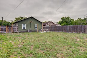 Corpus Christi Home w/ Yard < 1 Mi to Beach!