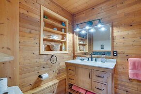 Leavenworth Cabin w/ Private Hot Tub!