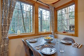 Leavenworth Cabin w/ Private Hot Tub!