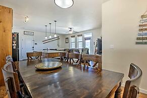 Balcony & Grill: Mtn-view Retreat in Granby!