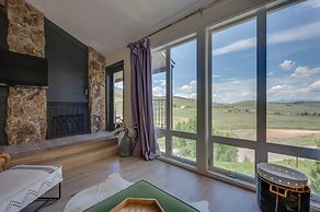 Ski-in/ski-out Granby Ranch Condo w/ Mountain View