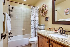 'lodge at Rocky Creek' w/ Private Hot Tub & Yard!