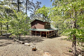 Pet-friendly Broken Bow Cabin w/ Fire Pit!