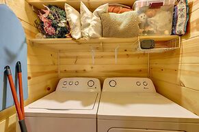Pet-friendly Broken Bow Cabin w/ Fire Pit!