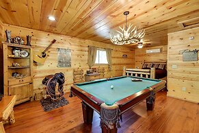 Pet-friendly Broken Bow Cabin w/ Fire Pit!