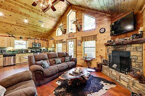 Pet-friendly Broken Bow Cabin w/ Fire Pit!