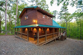 Pet-friendly Broken Bow Cabin w/ Fire Pit!