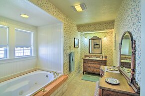 Grand Fredericksburg Retreat - Walk to Main St!