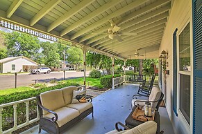 Grand Fredericksburg Retreat - Walk to Main St!