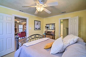 Grand Fredericksburg Retreat - Walk to Main St!