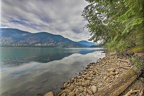 Woodsy Riverfront Retreat in Trout Creek Montana!