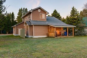 Quiet Island Park Family Home Near Yellowstone!