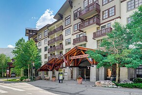 Walk to Copper Mountain: Center Village Condo!
