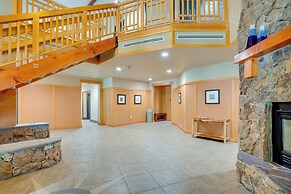 Walk to Copper Mountain: Center Village Condo!