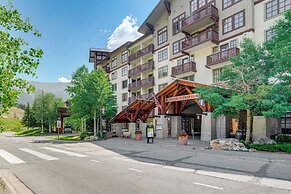 Walk to Copper Mountain: Center Village Condo!