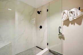 Walk to Copper Mountain: Center Village Condo!