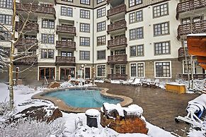Walk to Copper Mountain: Center Village Condo!