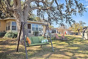 Tow Retreat on Lake Buchanan w/ Dock & Kayaks!