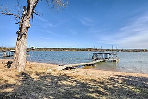 Tow Retreat on Lake Buchanan w/ Dock & Kayaks!