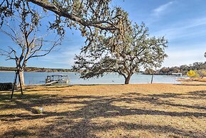 Tow Retreat on Lake Buchanan w/ Dock & Kayaks!