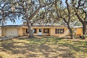 Tow Retreat on Lake Buchanan w/ Dock & Kayaks!