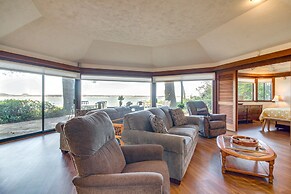 Enchanting Coos Bay Sanctuary w/ Lush Views!