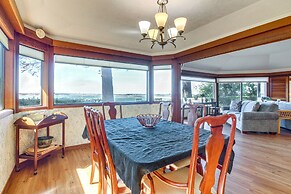 Enchanting Coos Bay Sanctuary w/ Lush Views!