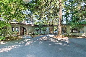 Enchanting Coos Bay Sanctuary w/ Lush Views!