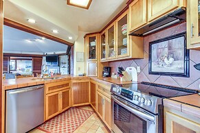 Enchanting Coos Bay Sanctuary w/ Lush Views!