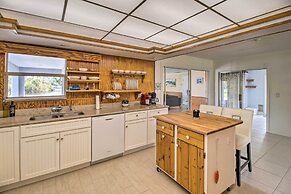 Pet-friendly Sebastian Home on Lake; Golf Nearby