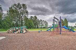 Charming Updated Retreat Walk to Lake Stevens!