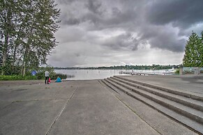 Charming Updated Retreat Walk to Lake Stevens!