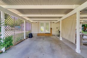 Charming Updated Retreat Walk to Lake Stevens!