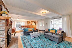 Spacious Grants Pass Home w/ Hot Tub & Views!