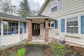 Spacious Grants Pass Home w/ Hot Tub & Views!