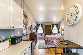 Historic 'hardy House' on Main Street w/ Fire Pit!