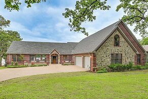 Family-friendly Alvarado Lake Home w/ Kayak, Canoe