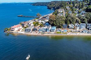 Tacoma 'dash Point Beach Cabin' w/ Balcony!