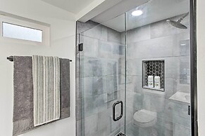 Tacoma 'dash Point Beach Cabin' w/ Balcony!