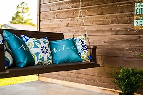 Broken Bow Retreat w/ Large Yard + Fire Pit!