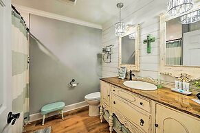 Broken Bow Retreat w/ Large Yard + Fire Pit!