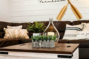 Broken Bow Retreat w/ Large Yard + Fire Pit!