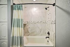 Broken Bow Retreat w/ Large Yard + Fire Pit!