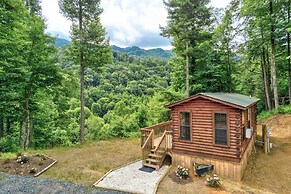 Quaint Log Cabin w/ Views Near West Jefferson
