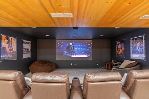 Luxe Heber City Cabin + Hot Tub & Guest House