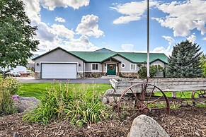 Luxe Heber City Cabin + Hot Tub & Guest House