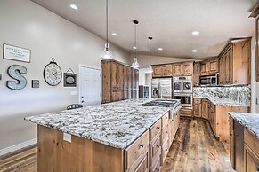 Luxe Heber City Cabin + Hot Tub & Guest House