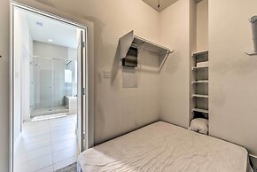 Central Houston Townhouse - 1 Mi to Downtown!