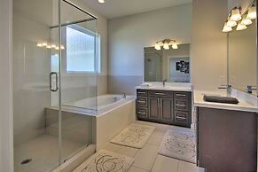 Central Houston Townhouse - 1 Mi to Downtown!