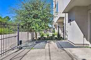 Central Houston Townhouse - 1 Mi to Downtown!